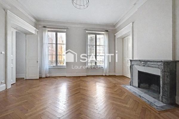 Appartement Ancien avec plafonds et parquets