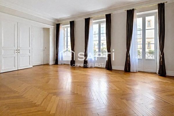 Appartement Ancien avec plafonds et parquets