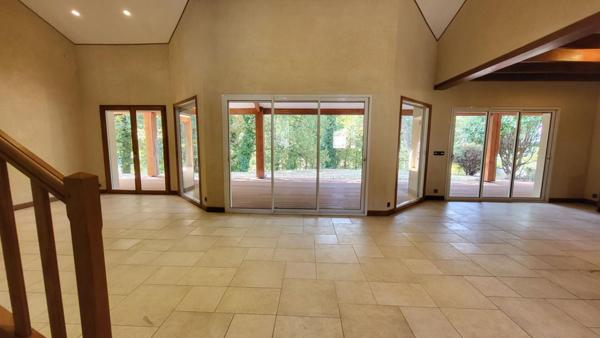 Maison contemporaine atypique 24700 Montpon 8 pièces  161 m2 parcelle 2048 m²