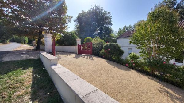 Maison contemporaine atypique 24700 Montpon 8 pièces  161 m2 parcelle 2048 m²