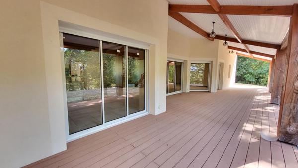 Maison contemporaine atypique 24700 Montpon 8 pièces  161 m2 parcelle 2048 m²