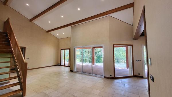 Maison contemporaine atypique 24700 Montpon 8 pièces  161 m2 parcelle 2048 m²