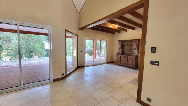 Maison contemporaine atypique 24700 Montpon 8 pièces  161 m2 parcelle 2048 m²