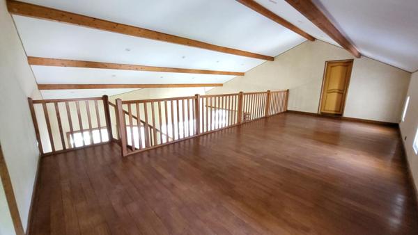 Maison contemporaine atypique 24700 Montpon 8 pièces  161 m2 parcelle 2048 m²