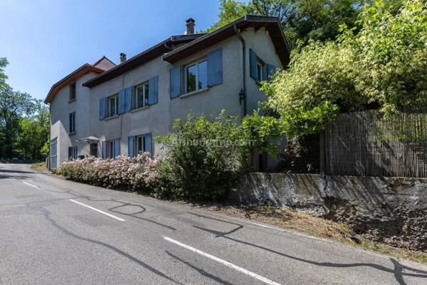 Vente                                                      Maison
                        
                     4 pièces                      127 m2                     à Saint-Jean-de-Soudain
