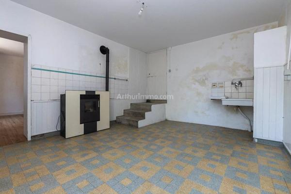 Vente                                                      Maison
                        
                     4 pièces                      127 m2                     à Saint-Jean-de-Soudain