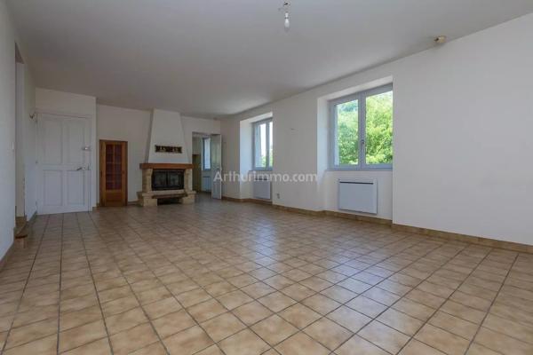 Vente                                                      Maison
                        
                     4 pièces                      127 m2                     à Saint-Jean-de-Soudain
