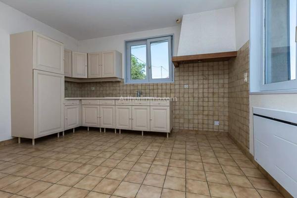 Vente                                                      Maison
                        
                     4 pièces                      127 m2                     à Saint-Jean-de-Soudain