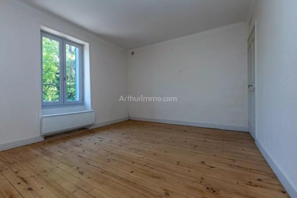 Vente                                                      Maison
                        
                     4 pièces                      127 m2                     à Saint-Jean-de-Soudain