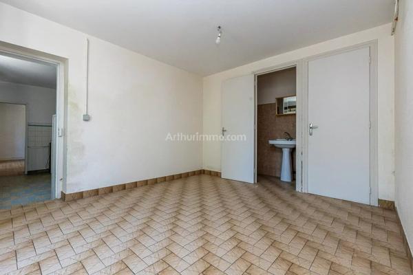 Vente                                                      Maison
                        
                     4 pièces                      127 m2                     à Saint-Jean-de-Soudain