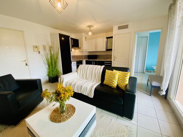 Six-Fours-les-Plages (83140) Charmant T2 meublé avec balcon et 2 places de parking