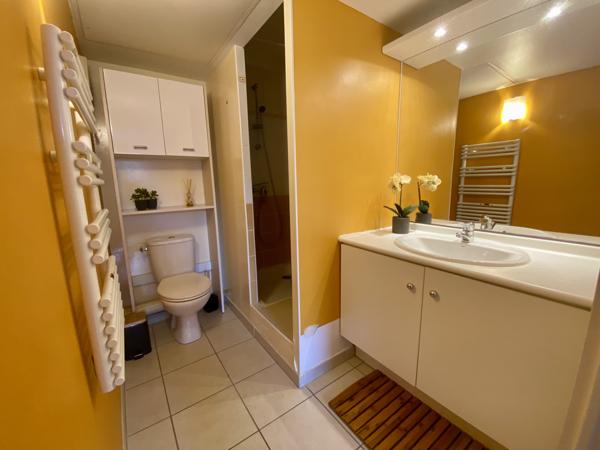 Six-Fours-les-Plages (83140) Charmant T2 meublé avec balcon et 2 places de parking