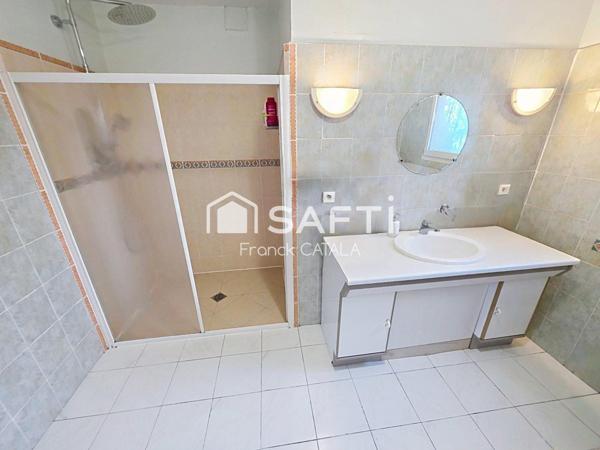 Maison traditionnelle de plain-pied au calme