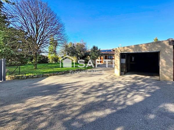Maison traditionnelle de plain-pied au calme