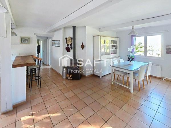 Maison traditionnelle de plain-pied au calme