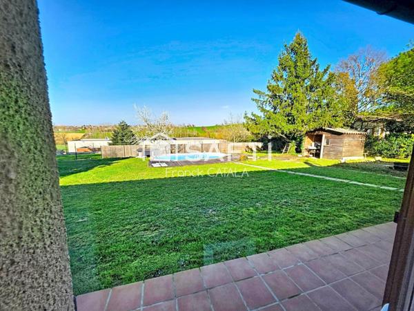 Maison traditionnelle de plain-pied au calme