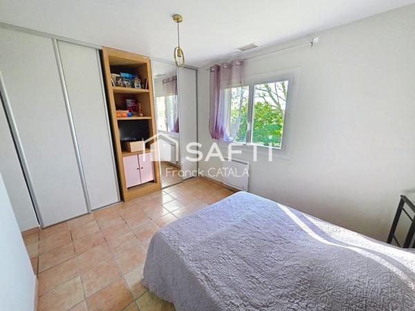 Maison traditionnelle de plain-pied au calme