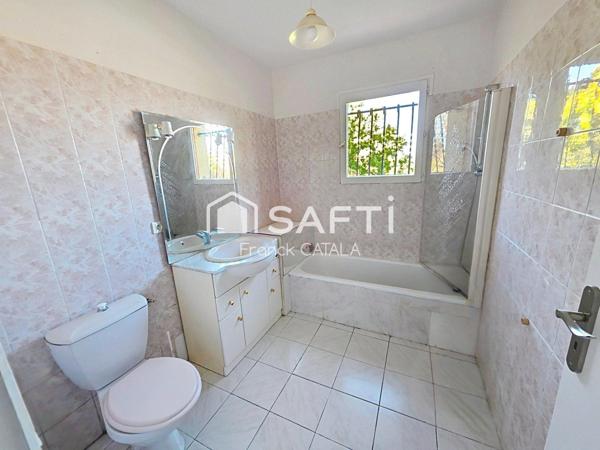 Maison traditionnelle de plain-pied au calme