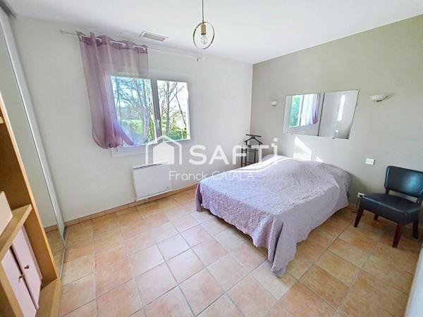 Maison traditionnelle de plain-pied au calme