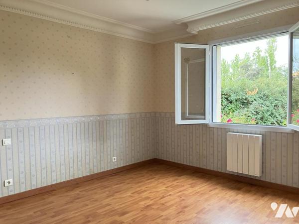 BOUAYE Maison de plain-pied avec véranda, jardin et garage – au calme en impasse