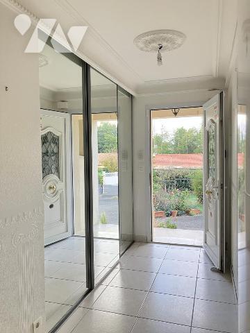 BOUAYE Maison de plain-pied avec véranda, jardin et garage – au calme en impasse