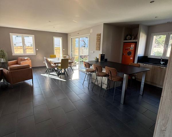 Maison de plain-pied 110 m² - 3 chambres - Jardin - Garage