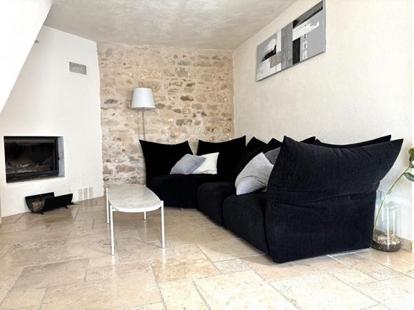 A vendre Mas en pierre de 340 m2 avec piscine  situé à Mauguio et  à 10 min de la plage