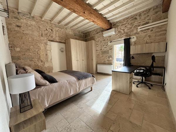 A vendre Mas en pierre de 340 m2 avec piscine  situé à Mauguio et  à 10 min de la plage