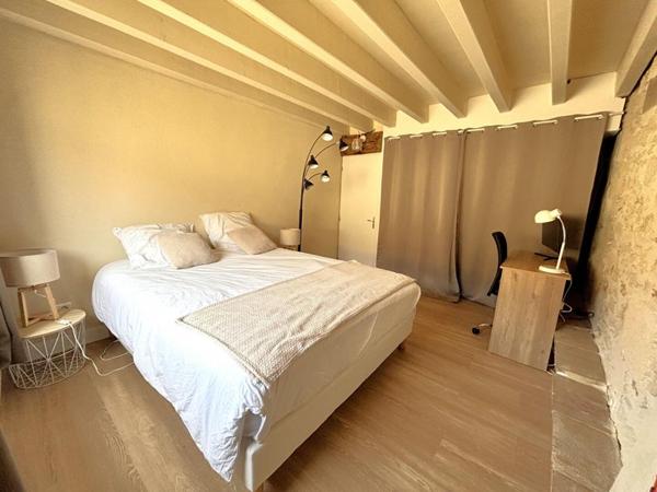 A vendre Mas en pierre de 340 m2 avec piscine  situé à Mauguio et  à 10 min de la plage