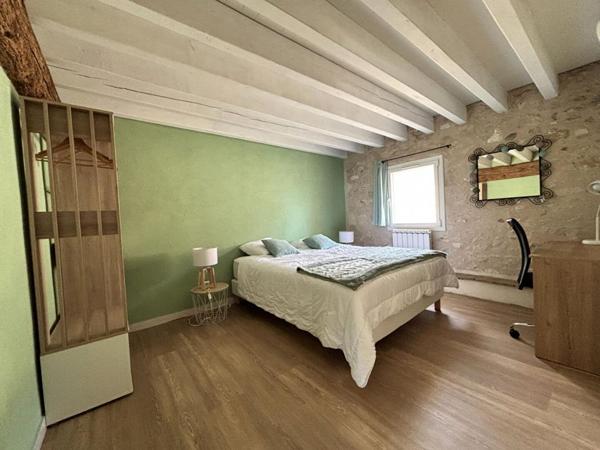 A vendre Mas en pierre de 340 m2 avec piscine  situé à Mauguio et  à 10 min de la plage