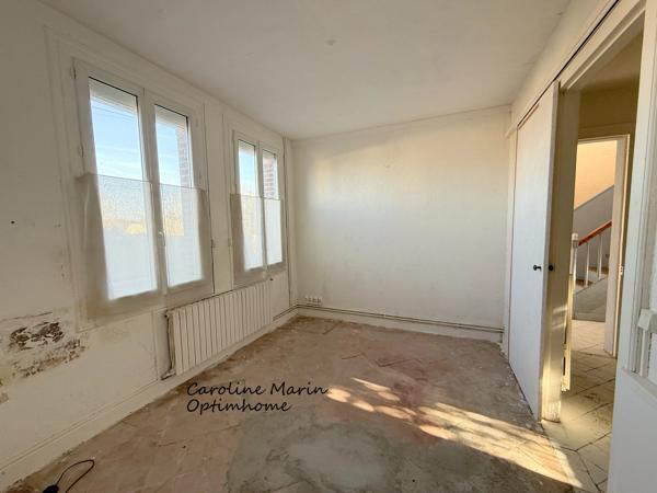 Maison de caractère à réinventer – Fort potentiel à Elbeuf !