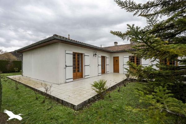 Maison à vendre |  Hiersac |  8 pièces | 164 m²