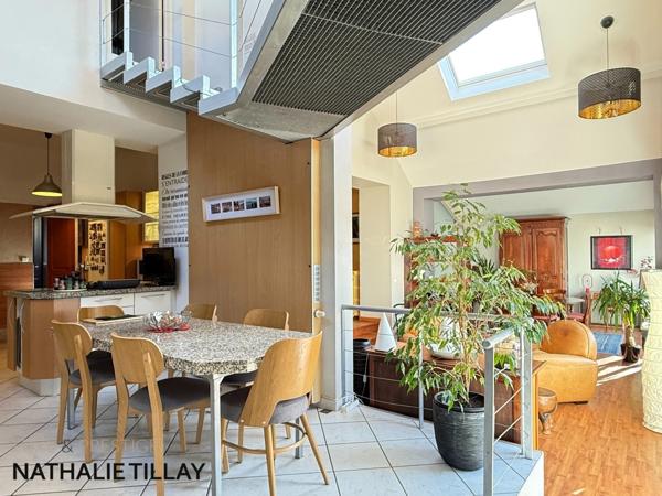 FLEURY LES AUBRAIS, maison familiale à vendre, jardin, garages et stationnements