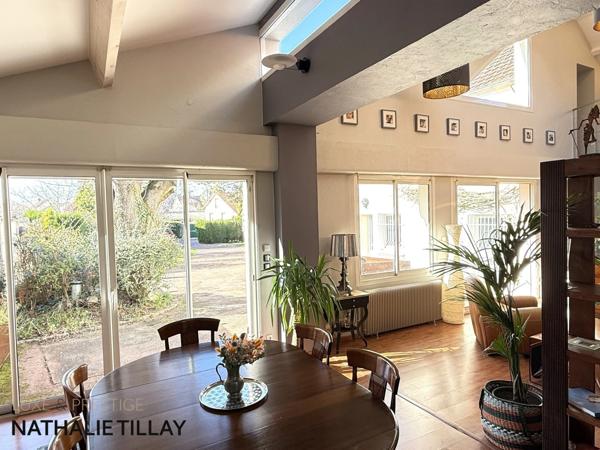 FLEURY LES AUBRAIS, maison familiale à vendre, jardin, garages et stationnements