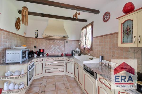 Maison 210m2 habitable divisée en trois appartements