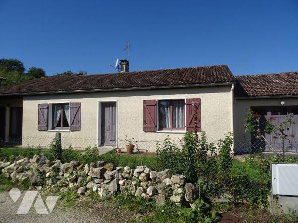 Chauvigny, au calme d'une impasse, Maison d'environ 100 m² offrant: une entrée, une cuisine, un...