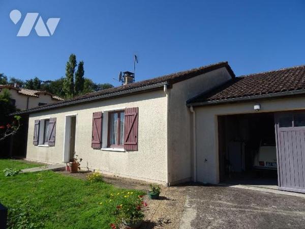 Chauvigny, au calme d'une impasse, Maison d'environ 100 m² offrant: une entrée, une cuisine, un...