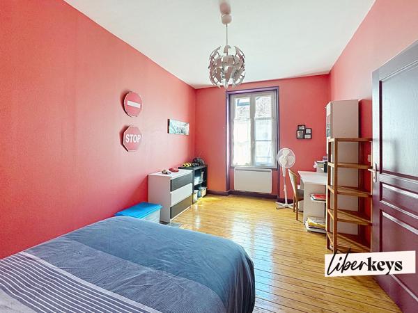 Maison de charme rénovée – 160 m² – Centre d’Azay-le-Rideau – Cour sans vis-à-vis + garage