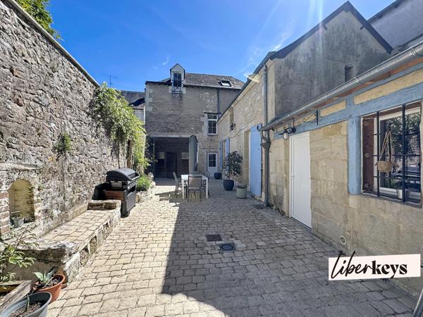 Maison de charme rénovée – 160 m² – Centre d’Azay-le-Rideau – Cour sans vis-à-vis + garage