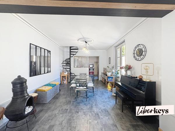 Maison de charme rénovée – 160 m² – Centre d’Azay-le-Rideau – Cour sans vis-à-vis + garage