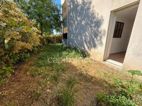 Appartement à vendre 2 pièces, terrasse, grand jardin, garage fermé et place de parking extérieur Château Gombert (13)