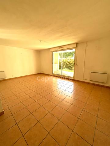 Appartement à vendre 2 pièces, terrasse, grand jardin, garage fermé et place de parking extérieur Château Gombert (13)