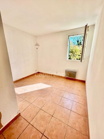 Appartement à vendre 2 pièces, terrasse, grand jardin, garage fermé et place de parking extérieur Château Gombert (13)