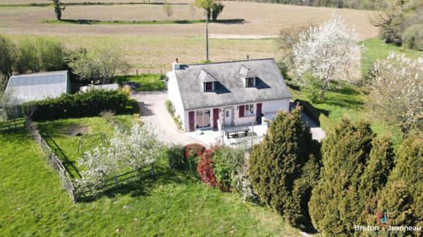 Maison sans voisins avec étang à 8 kms de Mayenne