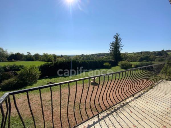 Proche du centre de ST GERMAIN LAVAL   MAISON de 120 M2 avec terrain arborée de 2000 m2 avec sa très belle vue
