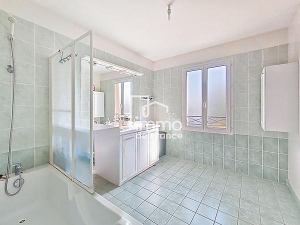 maison Chalamont 5 pièces 115 m2 sur parcelle de 600 m²