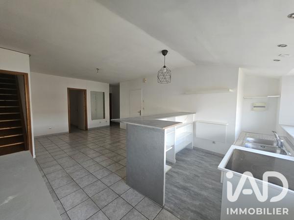Location appartement 3 pièces 57 m² Saint-Julien-de-Peyrolas