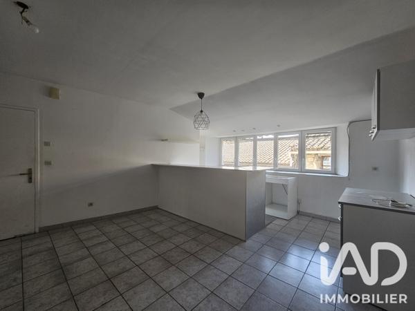Location appartement 3 pièces 57 m² Saint-Julien-de-Peyrolas