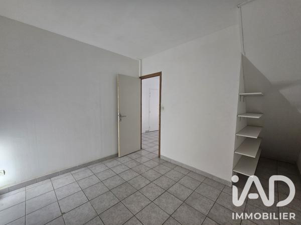 Location appartement 3 pièces 57 m² Saint-Julien-de-Peyrolas