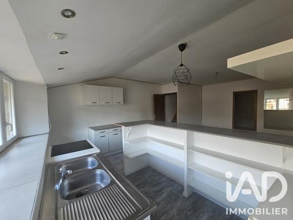 Location appartement 3 pièces 57 m² Saint-Julien-de-Peyrolas